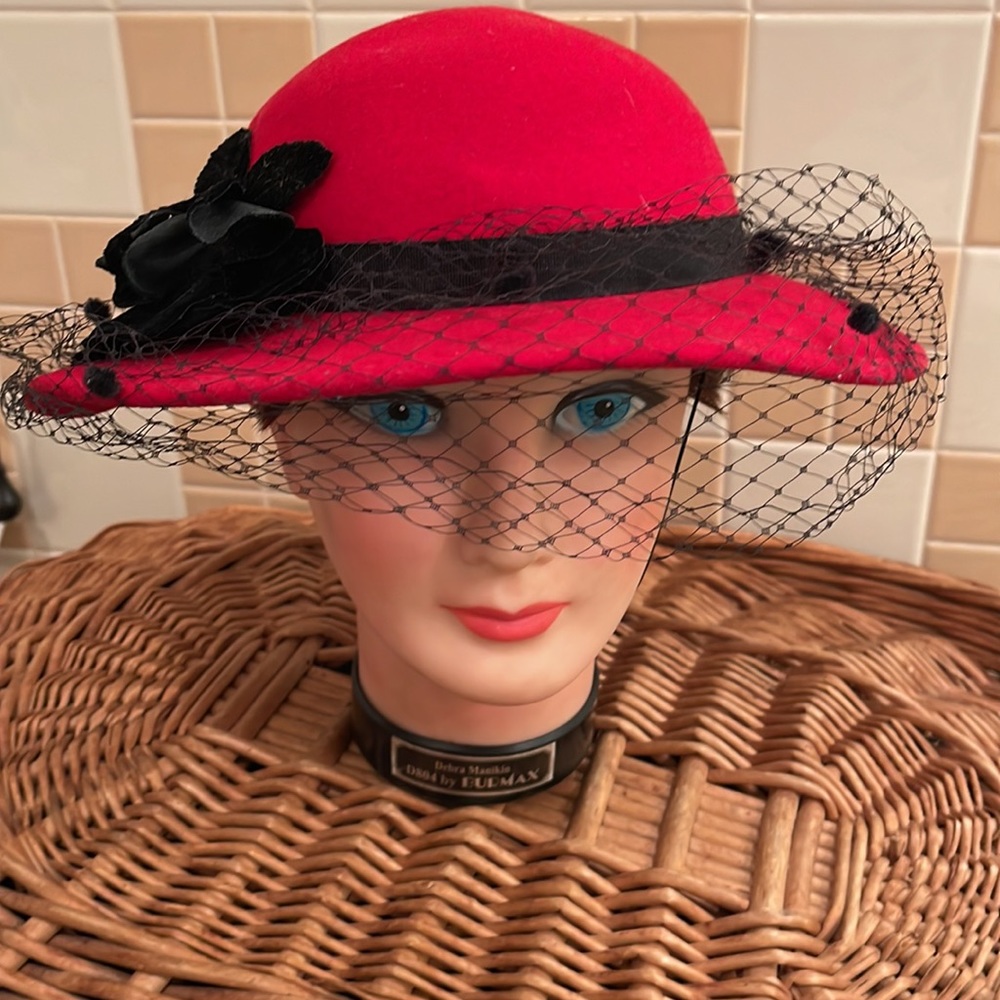 MICHAEL HOWARD VINTAGE RED HAT LACE VELVET BOW